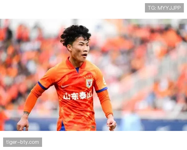 山东泰山近期阵容磨合到位,攻防转换效率提升,展现中场控制能力。 山东泰山近期阵容磨合到位,攻防转换效率提升,展现中场控制能力。